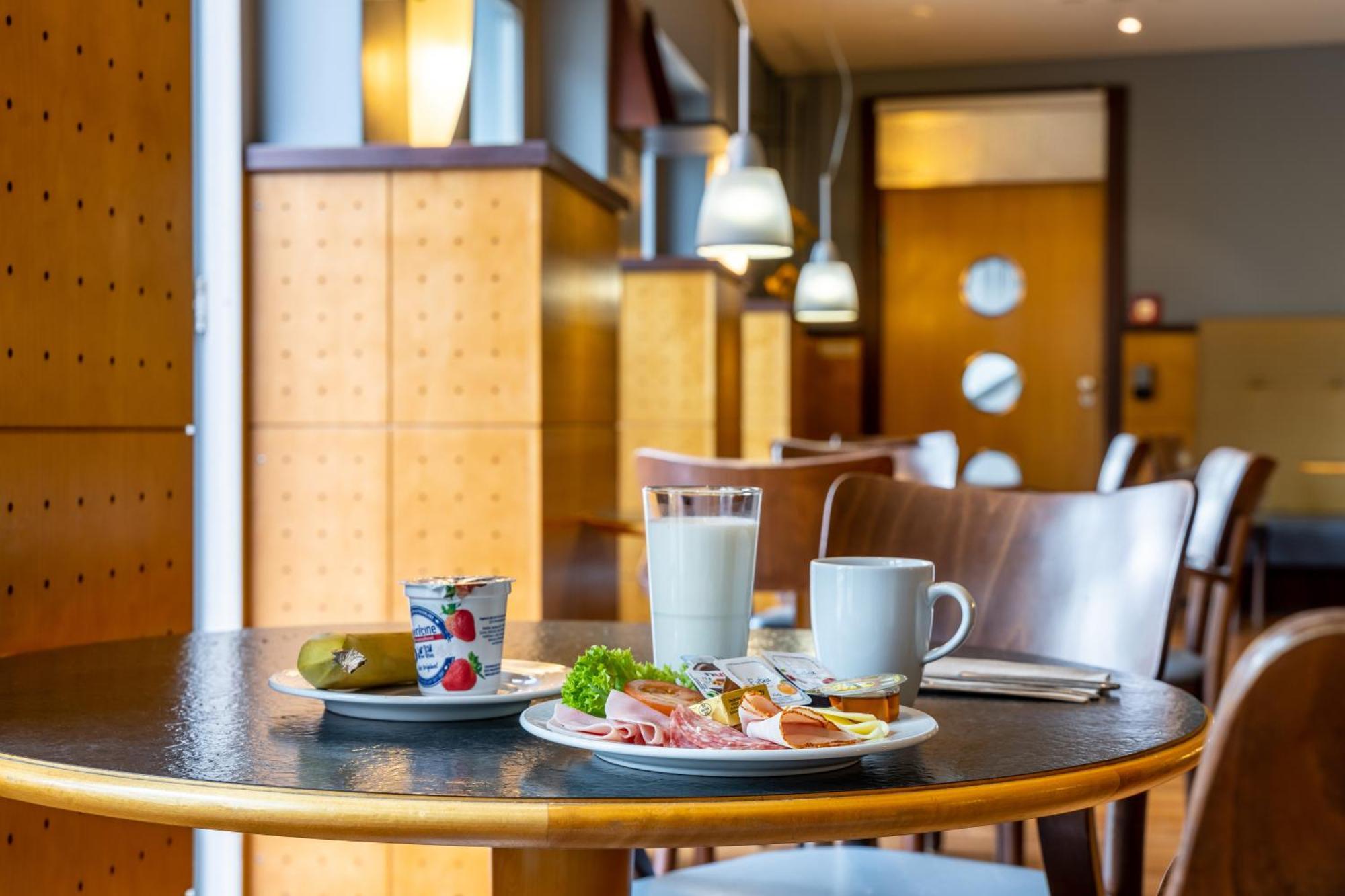 Hotel Leipheim Sued ภายนอก รูปภาพ