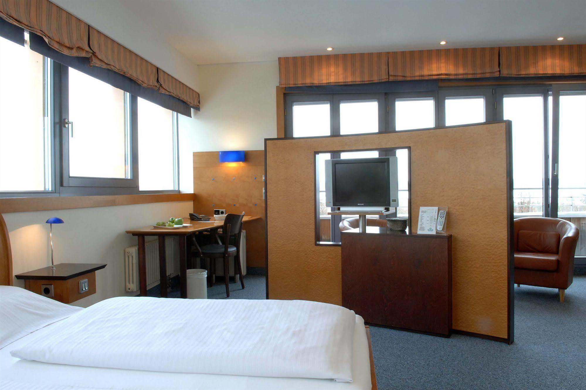 Hotel Leipheim Sued ภายนอก รูปภาพ